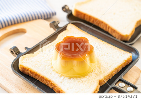 プリンをのせた食パン 87514371