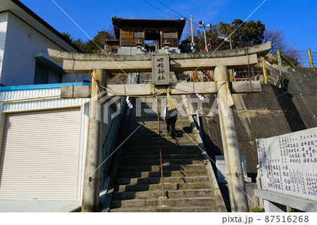 四柱神社の鳥居と随神門と参道 岡山県倉敷市 四柱神社の鳥居と随神門と参道 岡山県倉敷市 87516268
