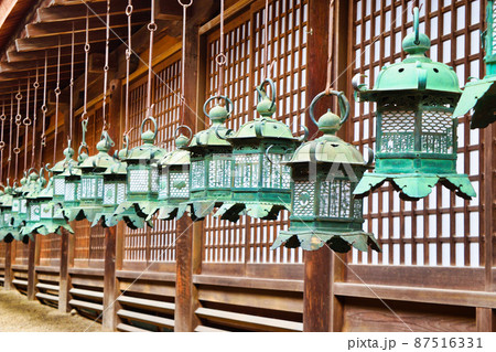 奈良 春日大社の釣燈籠 奈良 春日大社の釣燈籠 87516331