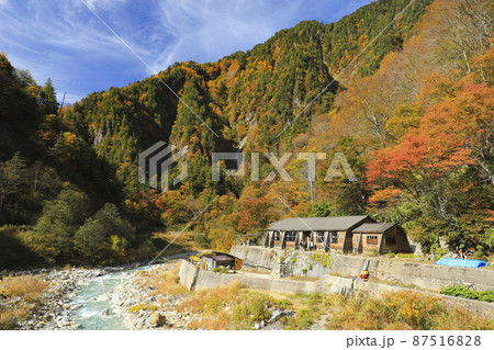 紅葉の祖母谷温泉　黒部 87516828