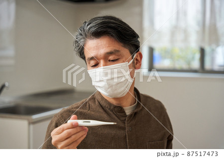 新型コロナ　ワクチン接種　副反応　発熱　体温計　重症化リスク 87517473