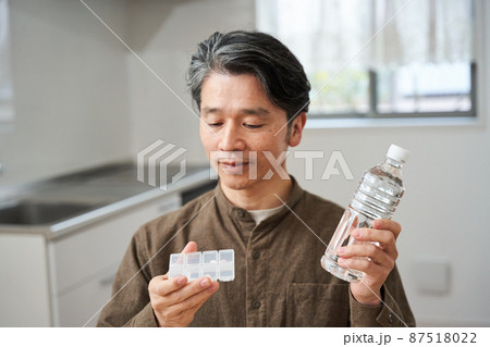 持病　重症化リスク　成人病　慢性疾患　中年男性 87518022