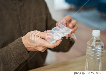 持病　重症化リスク　成人病　慢性疾患　中年男性 87518028