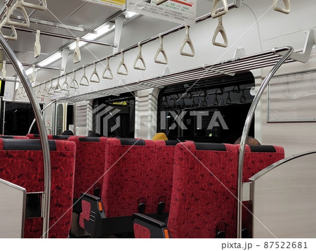 座席指定の車両。三角の吊り輪 座席指定の車両。三角の吊り輪 87522681