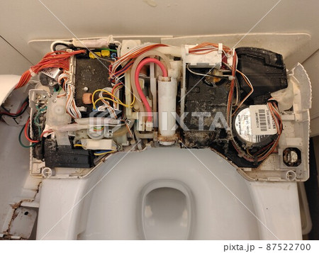 事故物件！　訳ありトイレの修理中 87522700