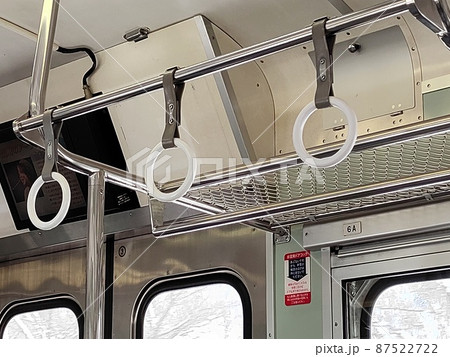 ローカル電車の旅。つり革と共に ローカル電車の旅。つり革と共に 87522722