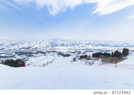 【スキー場】ムイカスノーリゾートより日本百名山 巻機山を望む (新潟県) 【スキー場】ムイカスノーリゾートより日本百名山 巻機山を望む (新潟県) 87524992