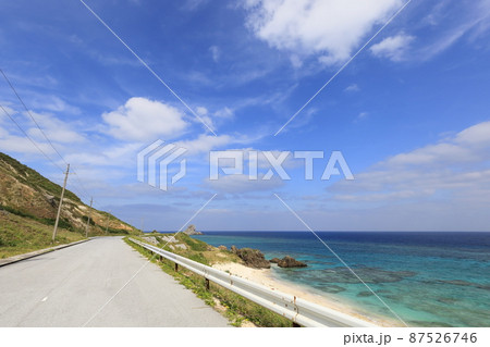 沖縄 伊平屋 島の風景(西側の海岸線) 沖縄 伊平屋 島の風景(西側の海岸線) 87526746