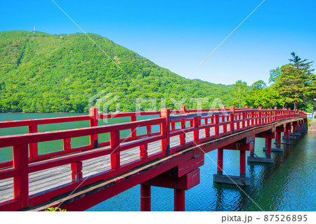 赤城大沼　湖畔　啄木鳥橋　地蔵岳　初夏の風景　　　 87526895