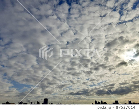 空 雲 高積雲 ひつじ雲の写真素材 [87527014] - PIXTA