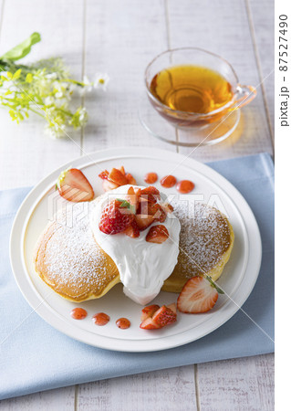 苺パンケーキ　イメージ 87527490