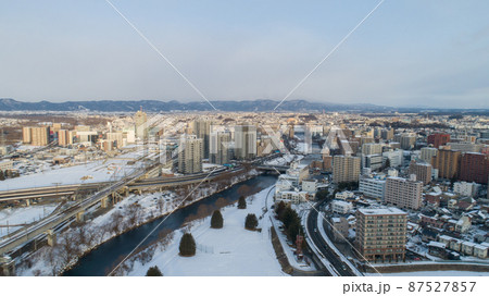 《岩手県》冬の盛岡市の街並み 《岩手県》冬の盛岡市の街並み 87527857