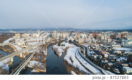 《岩手県》冬の盛岡市の街並み 《岩手県》冬の盛岡市の街並み 87527863