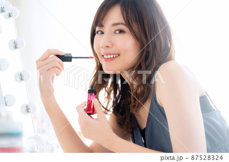 女性　ビューティー　美容　メイク　スキンケア 87528324