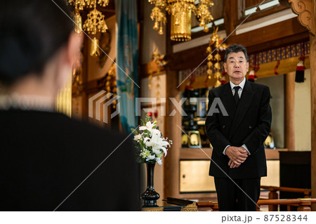 お葬式（喪主の挨拶） 87528344