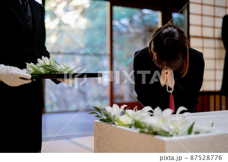 納棺（花入れの儀・女性） 87528776