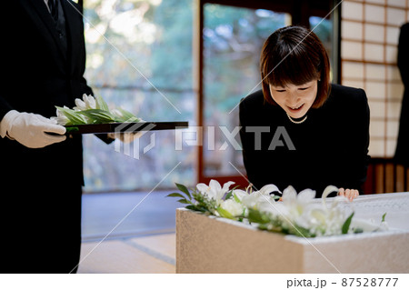 納棺（花入れの儀・女性） 87528777