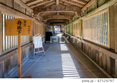 滋賀県長浜市　琵琶湖竹生島　宝厳寺奥の舟廊下 87529797