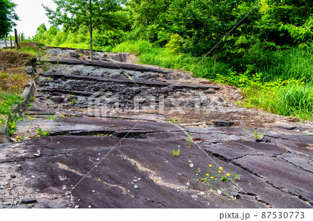 北海道　西山山麓火口散策路　～地殻変動で寸断された国道～ 87530773