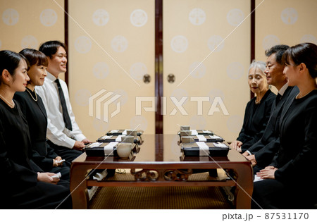 法事・お葬式（食事シーン） 87531170