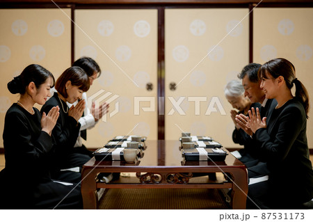 法事・お葬式(食事シーン) 法事・お葬式(食事シーン) 87531173