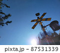 晴天青空の踏切 87531339