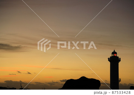 夜明けの灯台 87533428