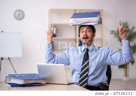 Young male employee working in the office 87536131