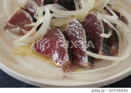 かつおのたたきのカルパッチョ(手料理) かつおのたたきのカルパッチョ(手料理) 87536840
