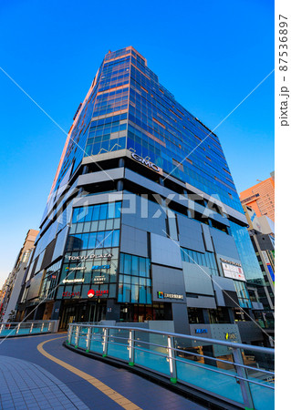 東京　早朝の渋谷駅南口の街並み　渋谷フクラス 87536897