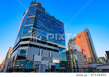 東京 早朝の渋谷駅南口の街並み 渋谷フクラスと渋谷マークシティ 東京 早朝の渋谷駅南口の街並み 渋谷フクラスと渋谷マークシティ 87536904