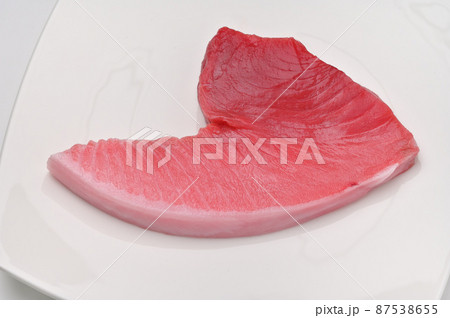 本まぐろ、本マグロ、本鮪、ホンマグロのブーメランカット(赤身、中トロ、大トロの3部位)刺身用サク。 本まぐろ、本マグロ、本鮪、ホンマグロのブーメランカット(赤身、中トロ、大トロの3部位)刺身用サク。 87538655