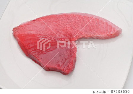 本まぐろ、本マグロ、本鮪、ホンマグロのブーメランカット（赤身、中トロ、大トロの3部位）刺身用サク。 87538656