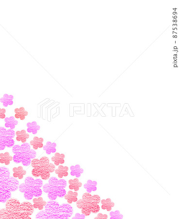 フレーム素材 左下を彩る大小の桃＆赤色のクレヨンで描かれた花々 縦 背景白 他色有 87538694