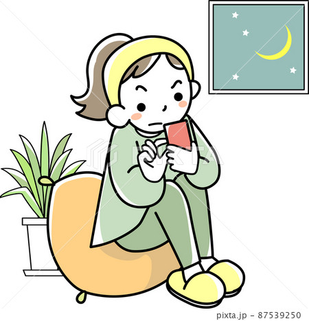 スマホを見て夜更かしする若い女性 87539250