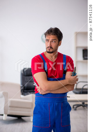 Young male repairman working at workshop 87541116