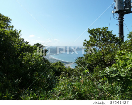 鋸山の山頂から望む内房の海岸線・南房総方面(千葉県鋸南町) 鋸山の山頂から望む内房の海岸線・南房総方面(千葉県鋸南町) 87541427
