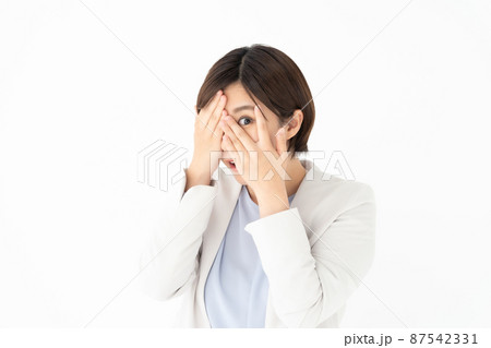目を覆う女性 目を覆う女性 87542331