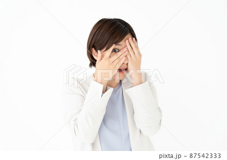 目を覆う女性  目を覆う女性  87542333