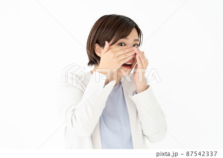 目を覆う女性 目を覆う女性 87542337