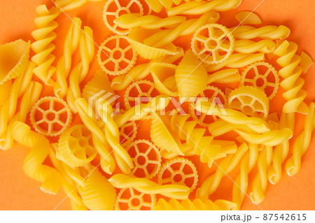 マカロニページ ベーコンペッパーマカロニサラダ（257円）」 2025年5月19日発売