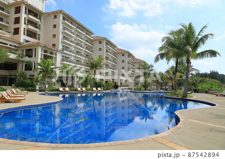 リゾートホテルで過ごす夏 87542894
