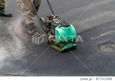 道路舗装　アスファルト　転圧機　プレートコンパクター　擦り付け 87542986