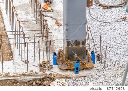 建設現場　鉄骨工事　柱脚　歪み直し　鉄骨柱建て方用レベル調整治具　工事現場 87542998