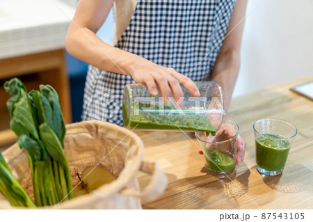 食生活　果物　野菜　スムージー　オーガニックライフ 87543105