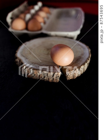 Raw eggs on wooden 87543695