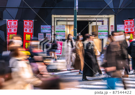 日本の東京都市景観 BA.2(ステルス）多重感染爆発…渋谷109前に無料検査センター＝3月9日 87544422