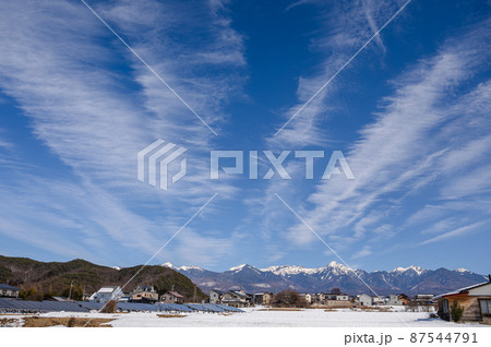 茅野市から見える雪の日の八ヶ岳連峰 87544791
