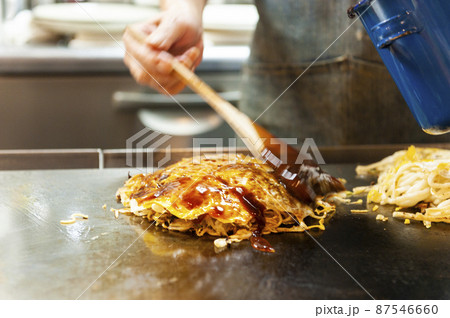 お好み焼きを作る　郷土料理/広島 87546660