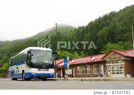 岩手の道の駅 道の駅三田貝分校と停車する路線バス 岩手の道の駅 道の駅三田貝分校と停車する路線バス 87547291